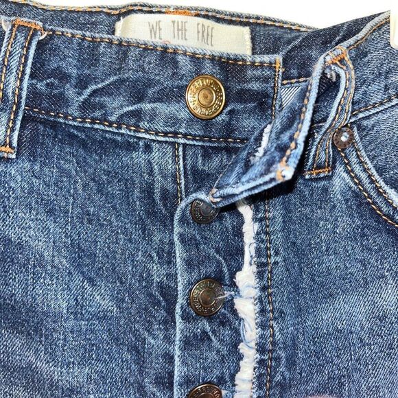 Women's We the Free Blue Fields of Sun Butterfly Printed Cutoff Denim Shorts 26 - Picture 8 of 13